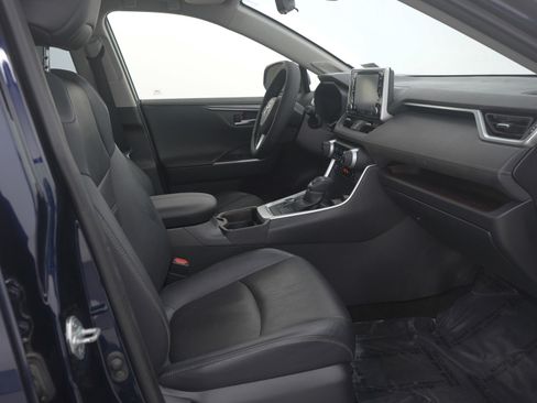 Used 2020 Toyota RAV4 Limited image 13