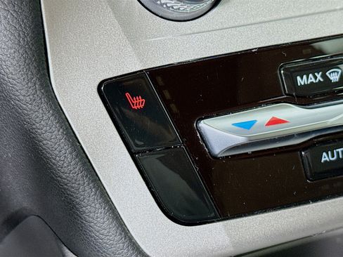 Used 2022 Ford Explorer XLT image 24