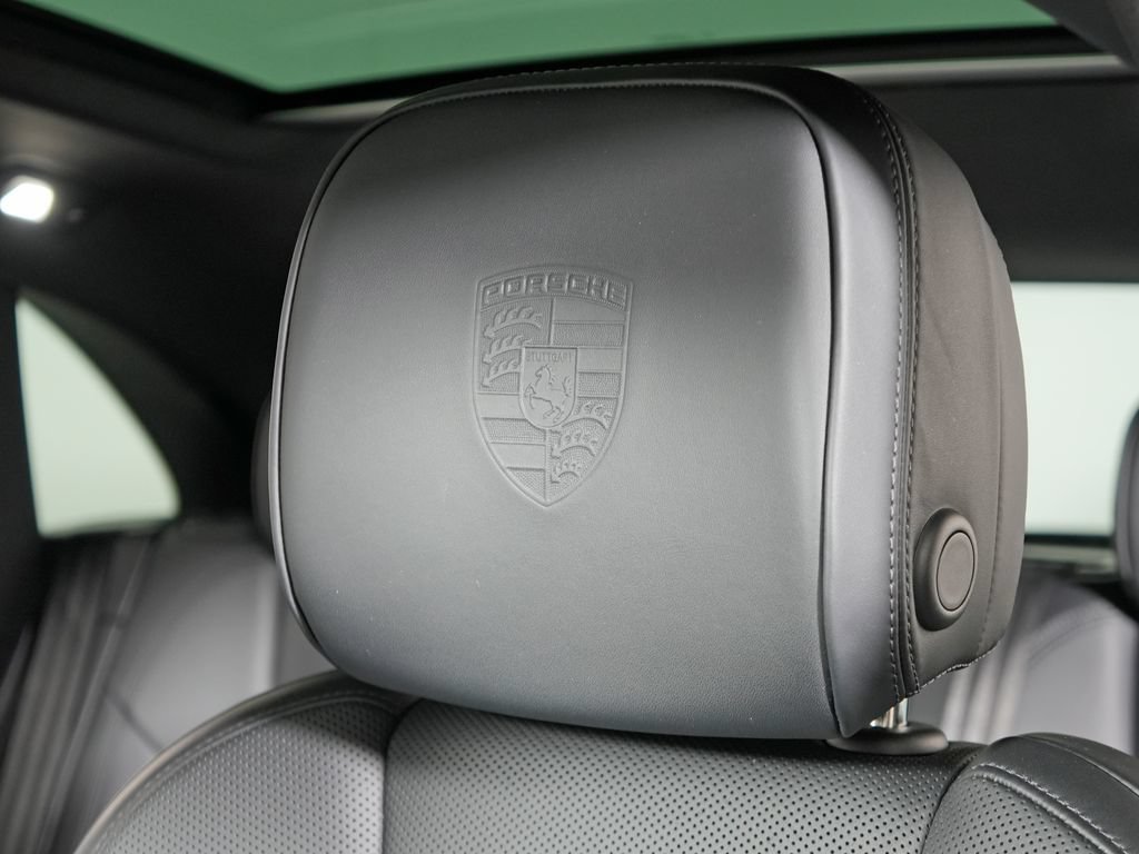 Certified 2023 Porsche Macan Turbo AWD/4WD image 22