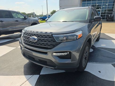 Used 2024 Ford Explorer XLT w/ Equipment Group 202A AWD/4WD image 5