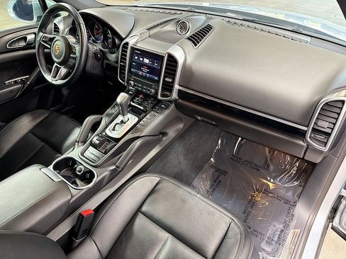 Used 2018 Porsche Cayenne image 16