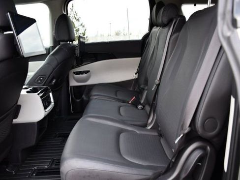 Used 2024 Kia Carnival SX Prestige image 20