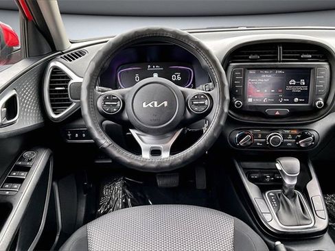 Used 2025 Kia Soul LX image 8