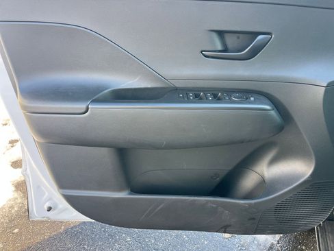 Used 2025 Hyundai Kona SEL image 18