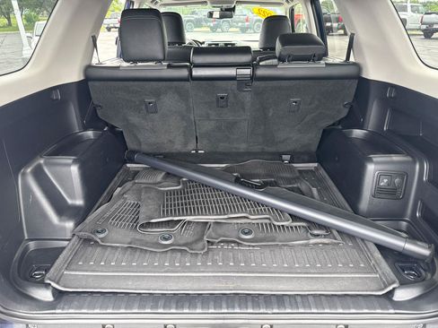 Used 2022 Toyota 4Runner SR5 Premium w/ Moonroof Package AWD/4WD image 8