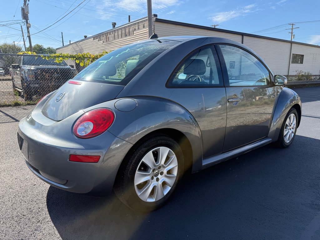 Used 2008 Volkswagen Beetle S FWD image 3