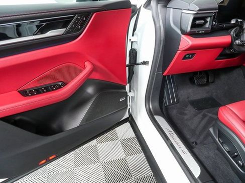 New 2026 Porsche Macan 4 Electric image 8