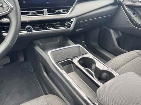 Used 2025 Chevrolet Equinox LT image 40