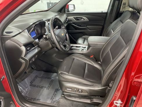 Used 2023 Chevrolet Traverse LT w/ LT Premium Package AWD/4WD image 3