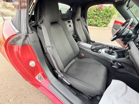 Used 2016 MAZDA MX-5 Miata Club RWD image 16