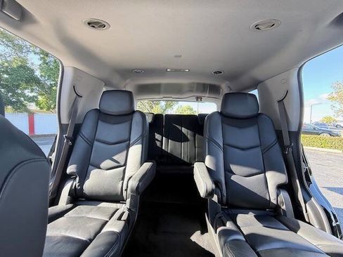 Used 2015 Cadillac Escalade Premium image 12