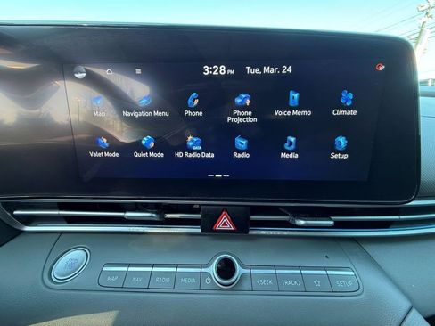 Used 2024 Hyundai Elantra SEL FWD image 22