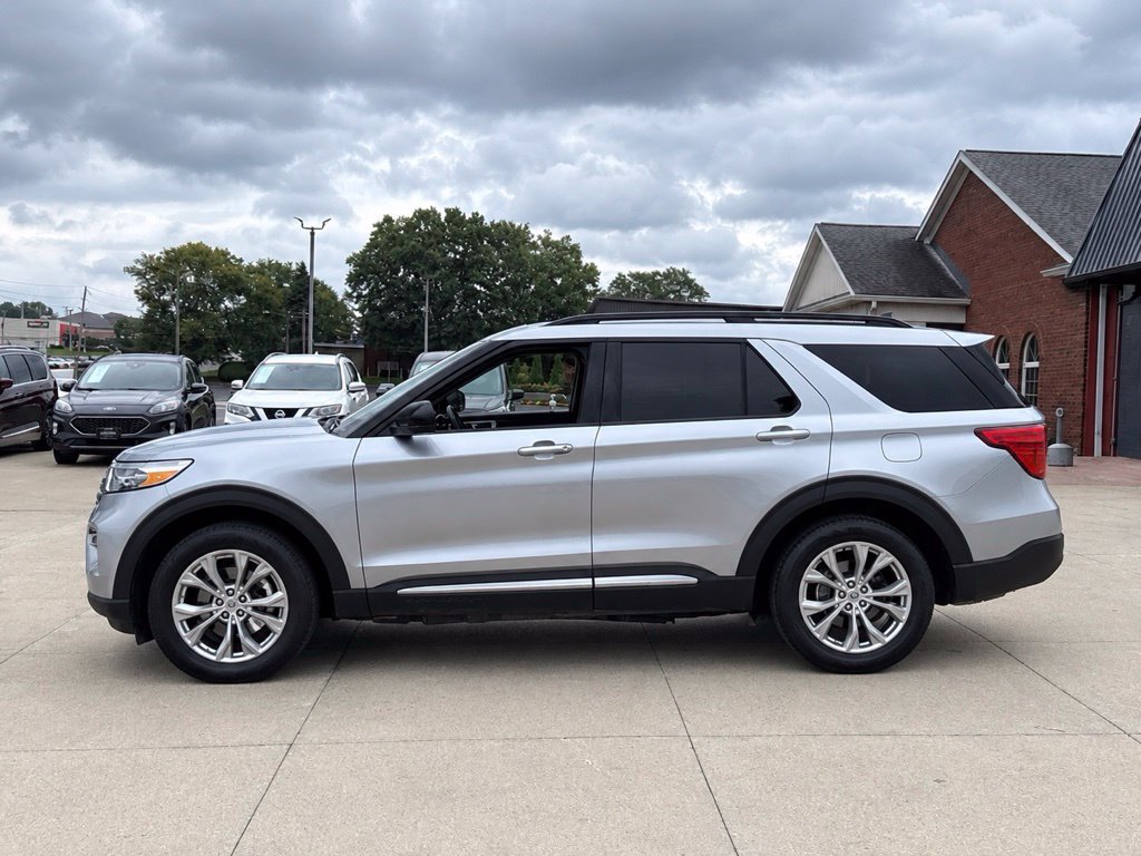 Used 2022 Ford Explorer XLT w/ Equipment Group 202A AWD/4WD image 3