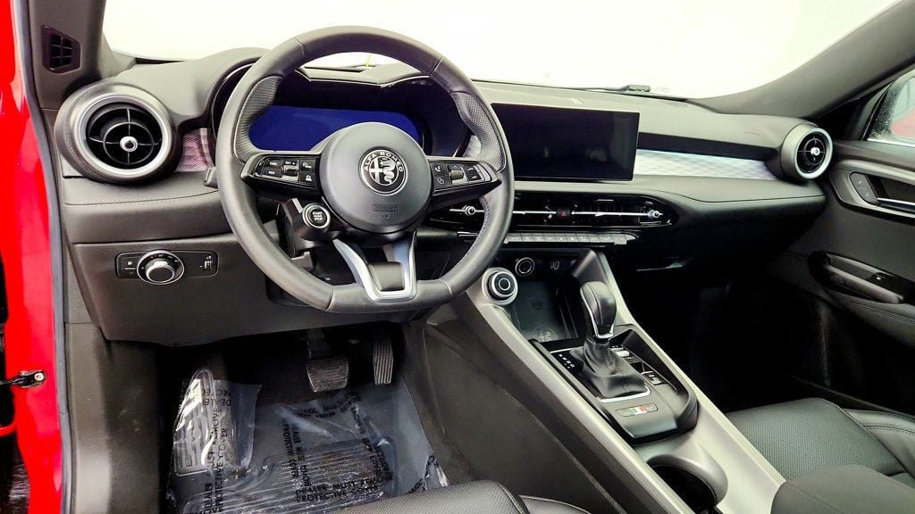 Used 2024 Alfa Romeo Tonale Ti w/ Premium Interior Package AWD/4WD image 13