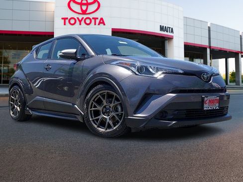 Used 2019 Toyota C-HR XLE FWD image 1