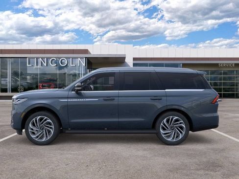 New 2026 Lincoln Navigator Premiere AWD/4WD image 3