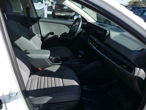 Used 2025 Kia K4 EX image 26