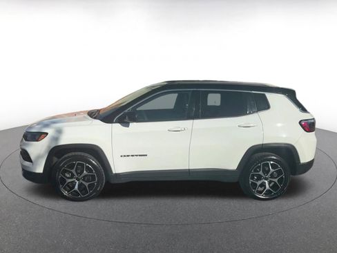 Used 2025 Jeep Compass Limited image 9