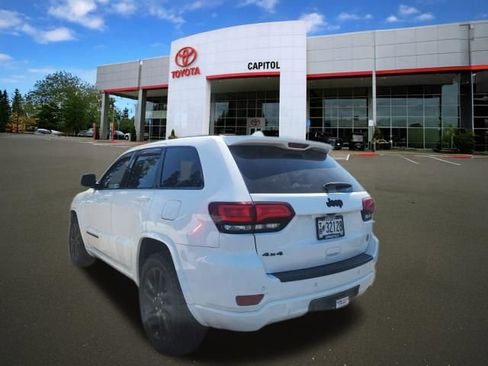 Used 2017 Jeep Grand Cherokee Altitude AWD/4WD image 12