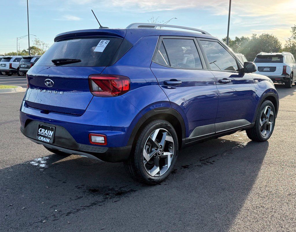 Certified 2024 Hyundai Venue SEL FWD image 5