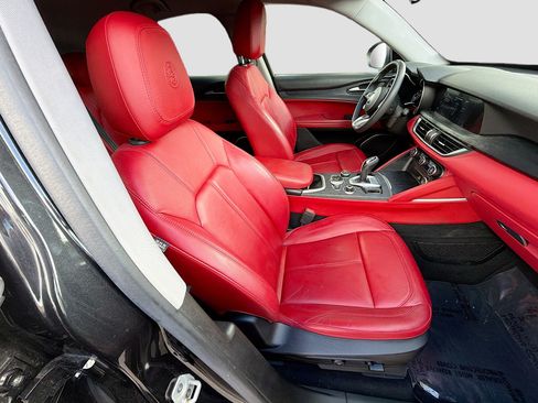 Used 2020 Alfa Romeo Stelvio image 16