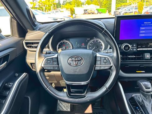 Used 2023 Toyota Highlander XSE AWD/4WD image 21