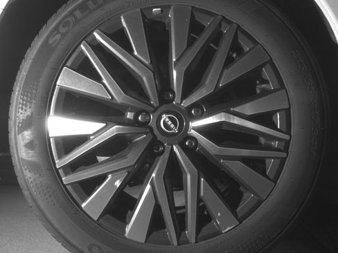Used 2025 Nissan Altima 2.5 SV FWD image 15