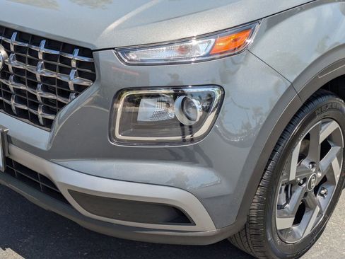 Used 2025 Hyundai Venue SEL FWD image 11
