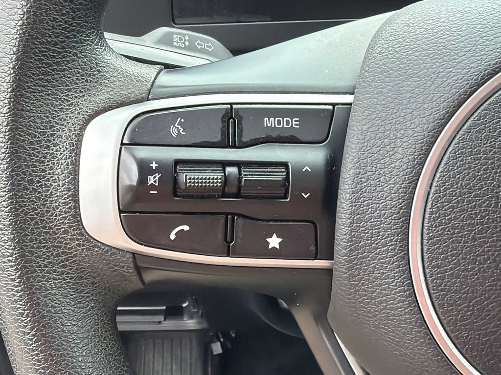 Used 2025 Kia Sportage LX FWD image 24