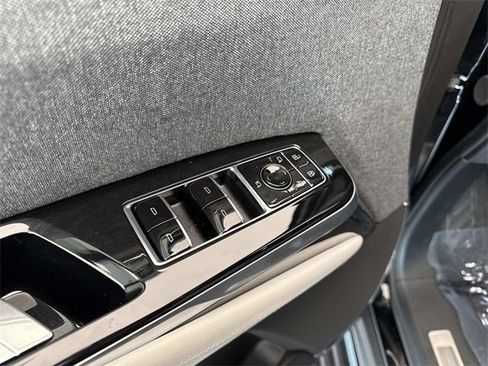 Used 2025 Cadillac Escalade V image 10