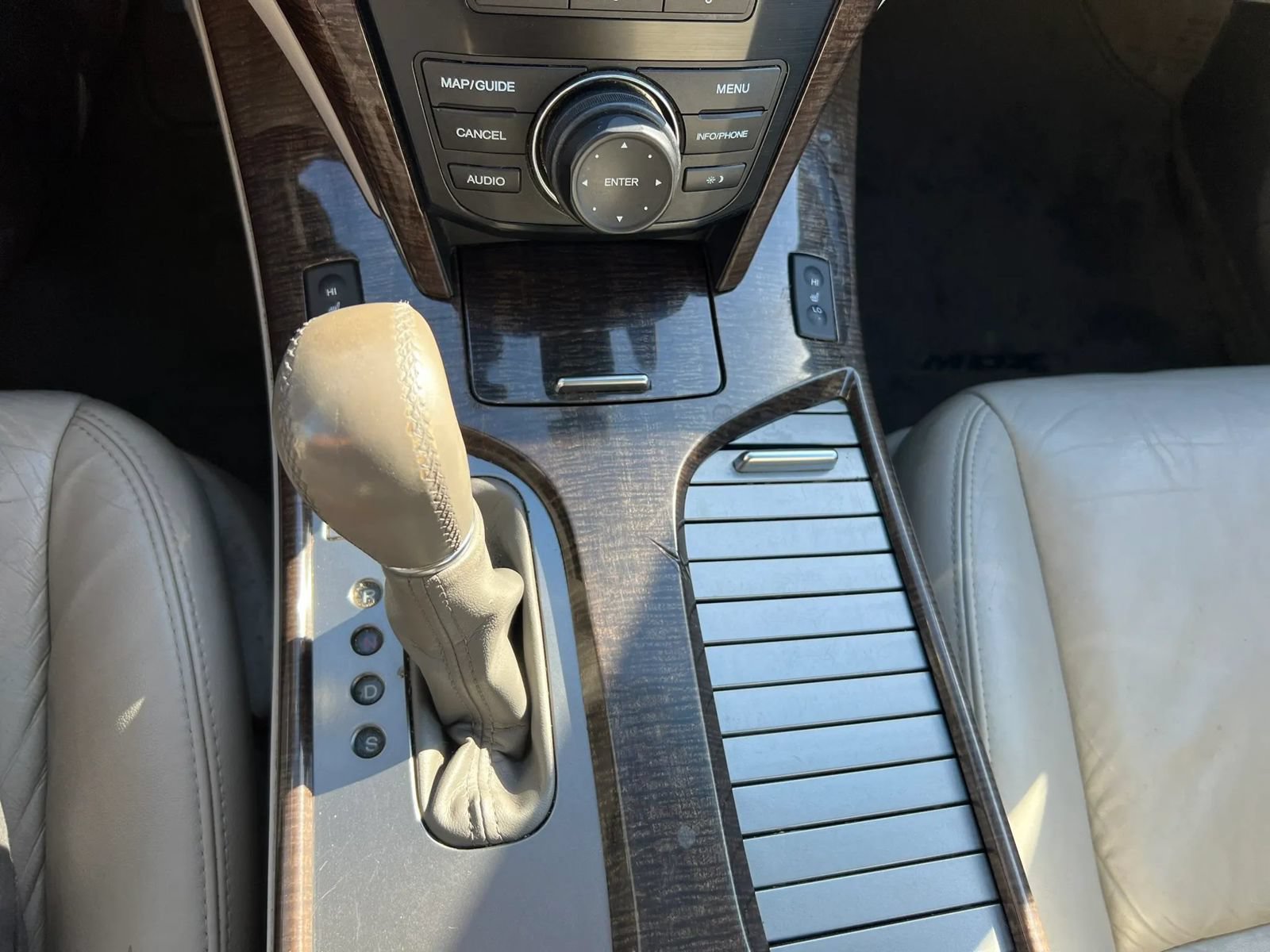 Used 2010 Acura MDX w/ Technology Package AWD/4WD image 25