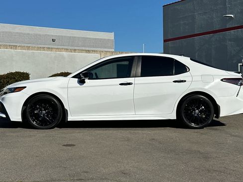 Used 2022 Toyota Camry SE image 9
