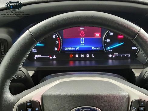 Used 2023 Ford Explorer XLT AWD/4WD image 30