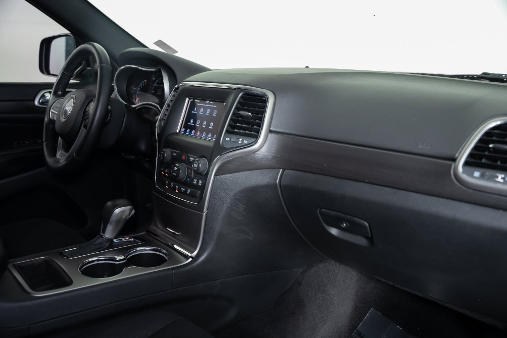 Used 2018 Jeep Grand Cherokee Laredo RWD image 38
