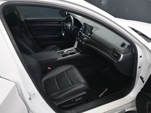 Used 2021 Honda Accord Touring image 12
