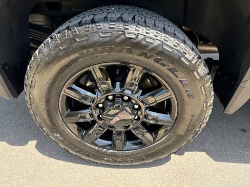 Used 2024 GMC Sierra 2500 AT4 w/ AT4 Premium Plus Package AWD/4WD image 11
