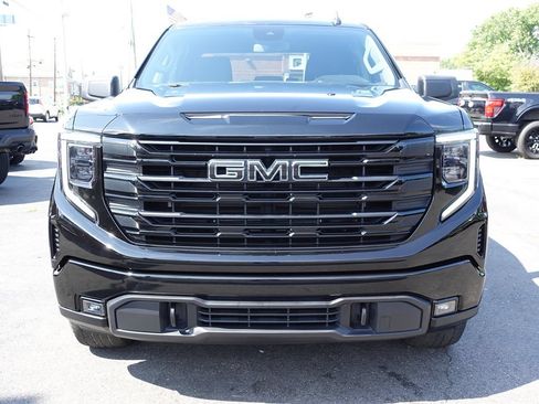 Used 2024 GMC Sierra 1500 Elevation w/ LPO, Elevation Black Package AWD/4WD image 5