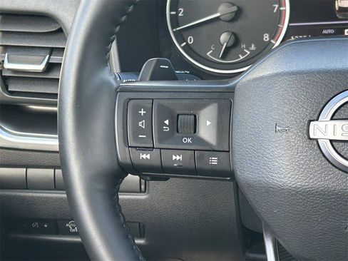 Certified 2025 Nissan Rogue SV image 26