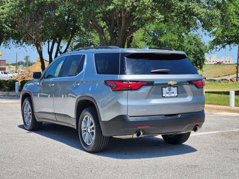 Used 2023 Chevrolet Traverse LT FWD image 4