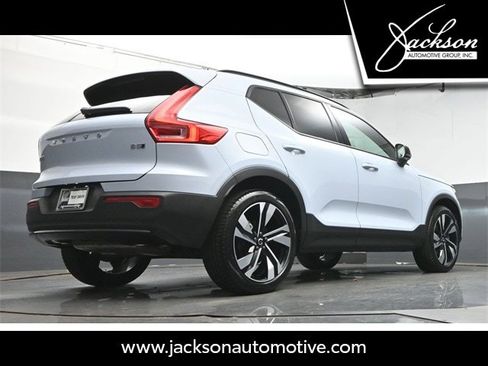Used 2025 Volvo XC40 B5 Plus w/ Protection Package Premier image 39