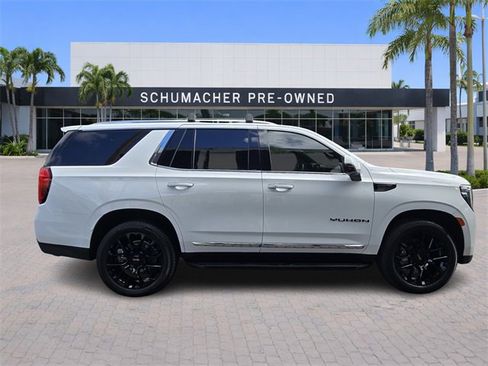 Used 2023 GMC Yukon SLT w/ SLT Premium Package image 8