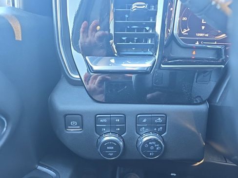 Used 2024 GMC Sierra 1500 SLT w/ SLT Premium Plus Package image 17