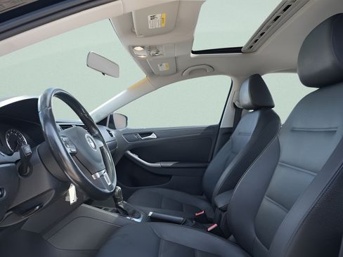 Used 2012 Volkswagen Jetta SE FWD image 24