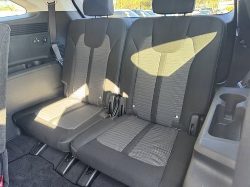 Certified 2025 Kia Sorento LX image 13
