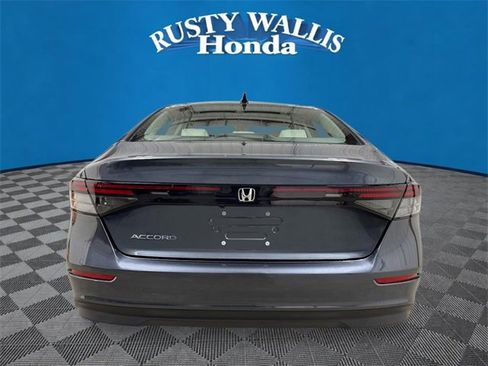 New 2025 Honda Accord SE image 4