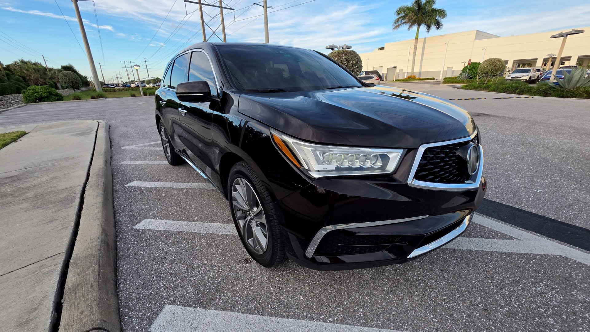 Used 2018 Acura MDX w/ Technology Package FWD image 3