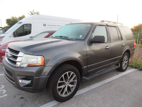 Used 2017 Ford Expedition XLT w/ Equipment Group 202A RWD image 3