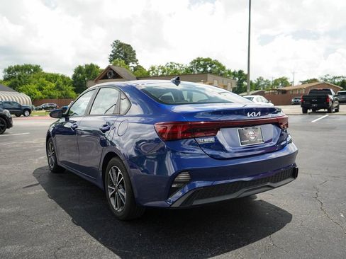 Used 2023 Kia Forte LXS FWD image 3