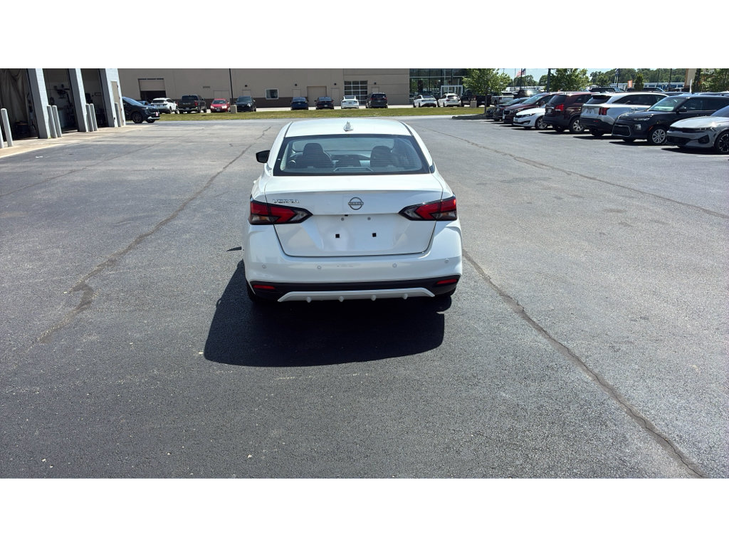 Used 2025 Nissan Versa SV FWD image 5