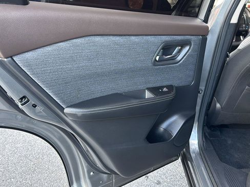 Used 2022 Nissan Rogue SV image 15